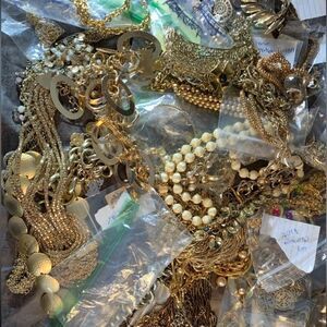 1 LB vintage modern costume jewelry lot- BULK UNSEARCHED or CURATED